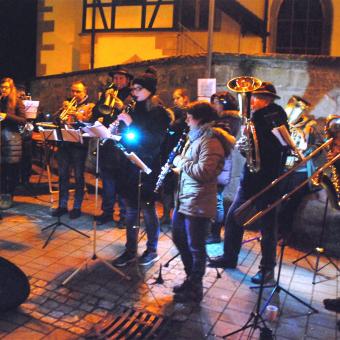 Musikalische Darbietung auf dem Illinger Weihnachtsmarkt