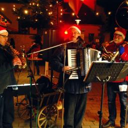 Die Schwoba Jazzer auf dem Illinger Weihnachtsmarkt
