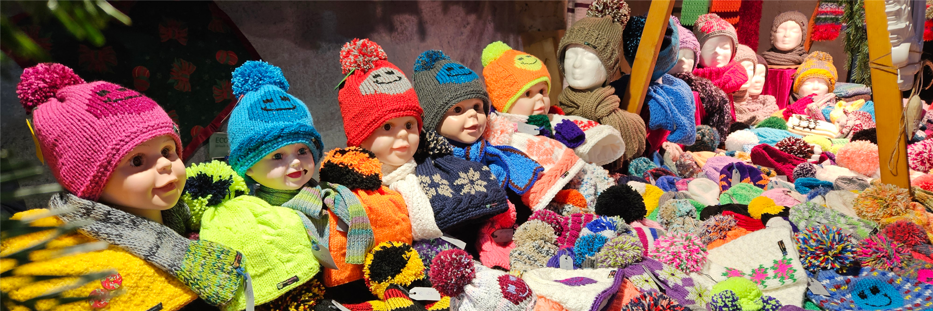 Angebot der Kunsthandwerker in der Kelter beim Weihnachtsmarkt Illingen 2023