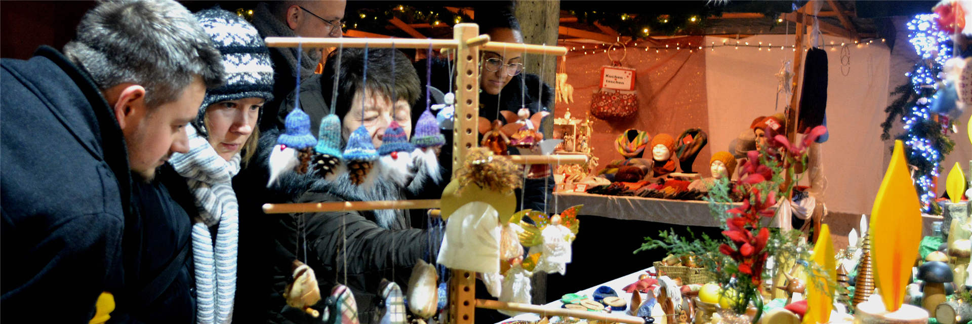 Angebot der Kunsthandwerker in der historischen Kelter beim Illinger Weihnachtsmarkt
